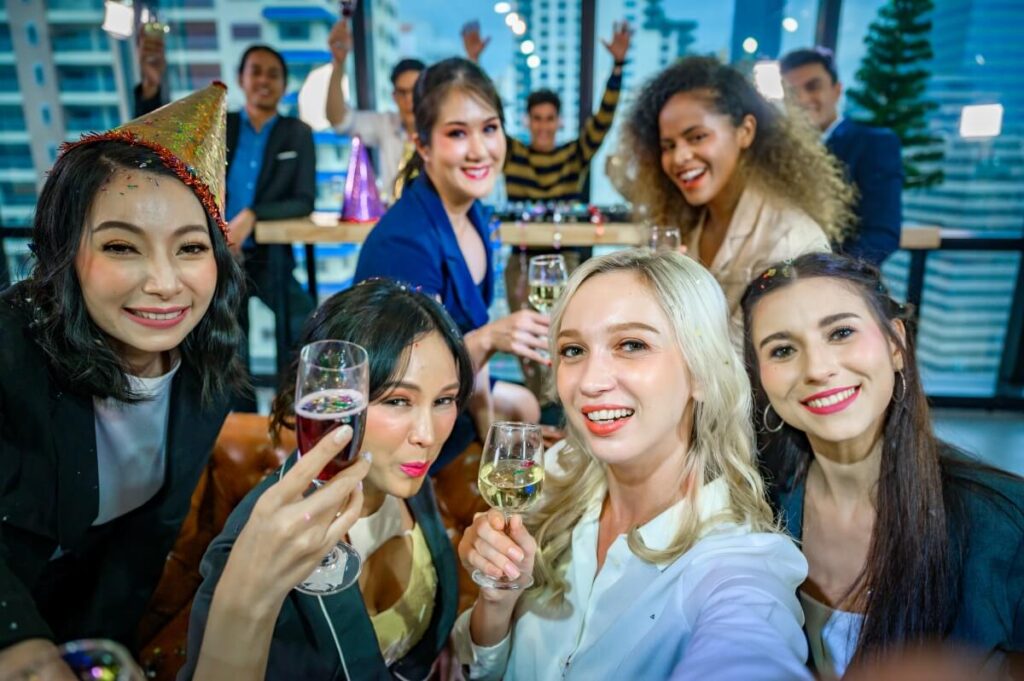 Legalizacja pracy cudzoziemców: oświadczenie, zezwolenie lub karta pobytu; wymagane paszport, dokument pobytowy, projekt umowy, KRS/CEIDG.